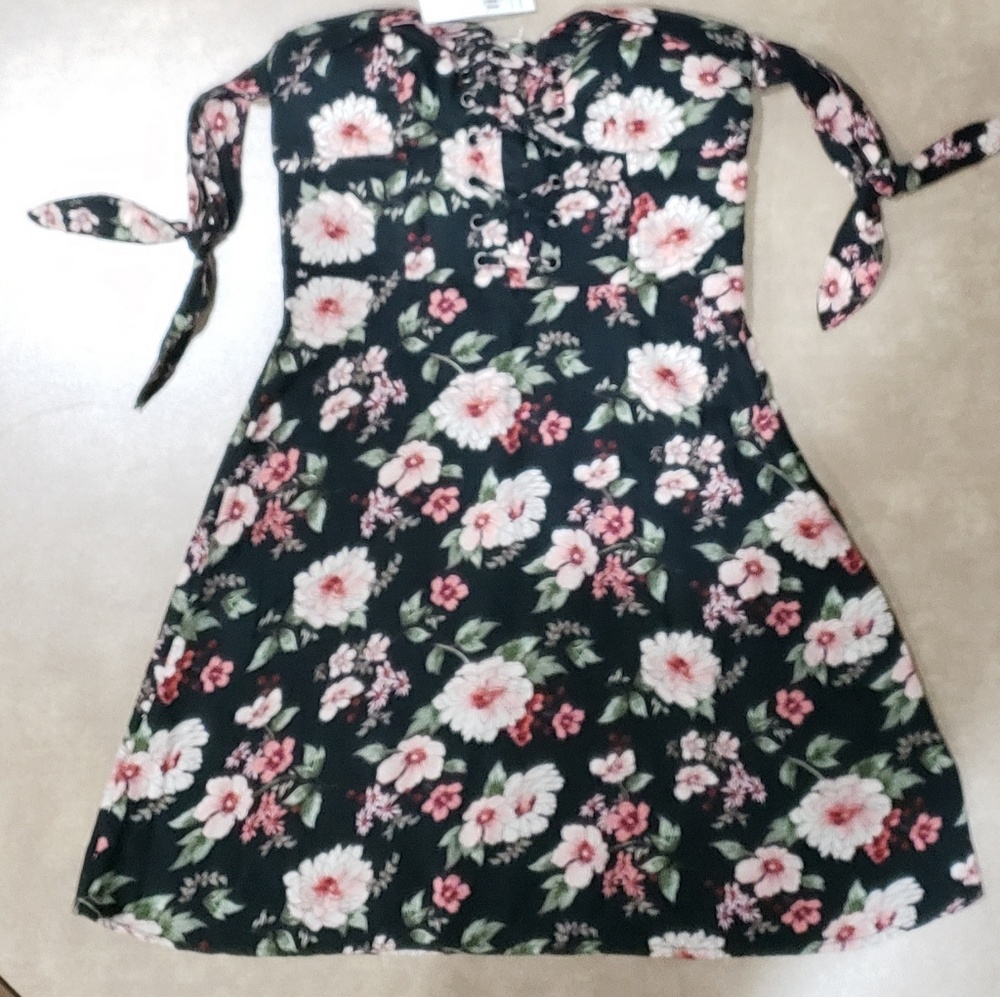 American Eagle Floral Lace Up Dress With Bra